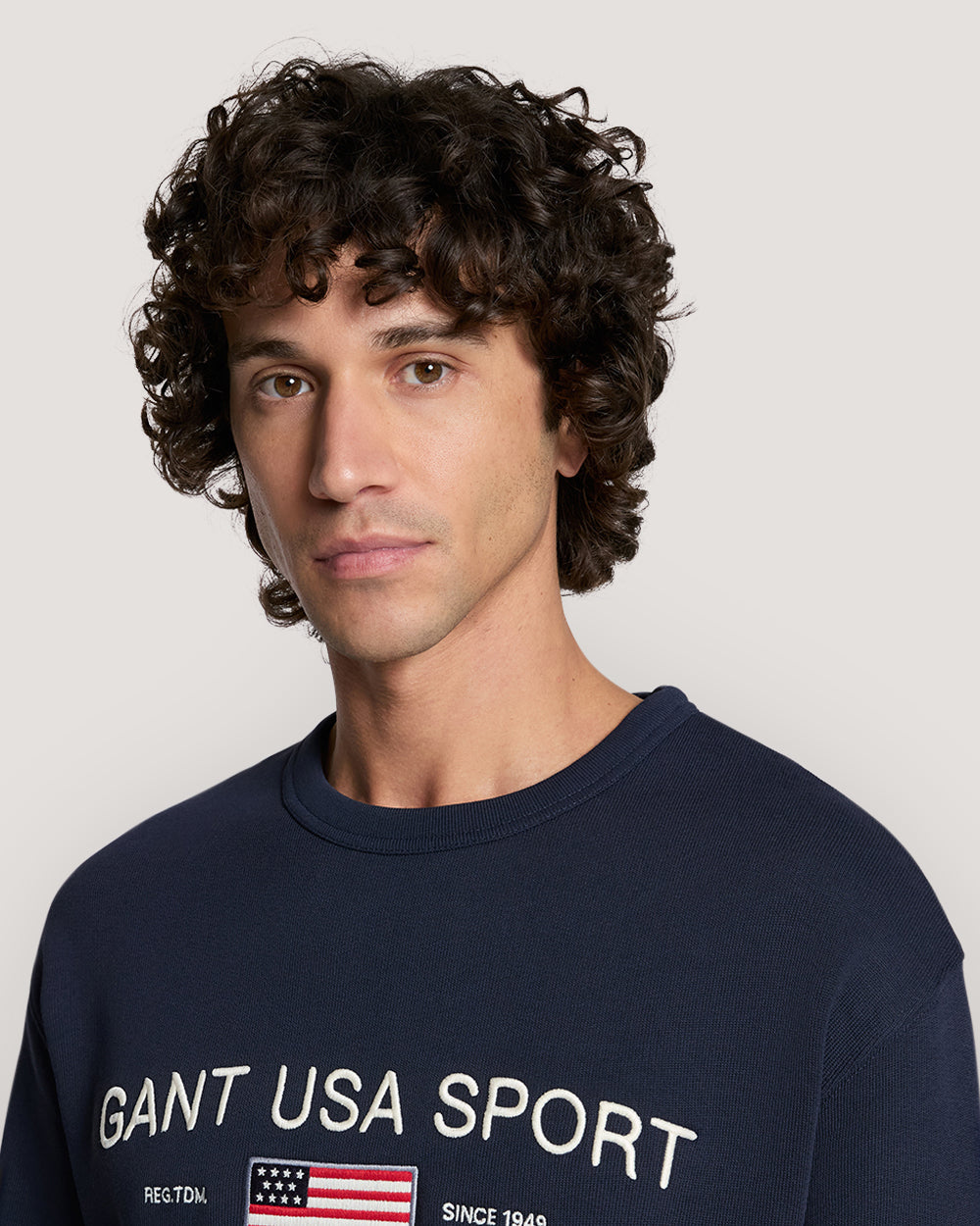 GRAPHIC C-NECK SWEATER