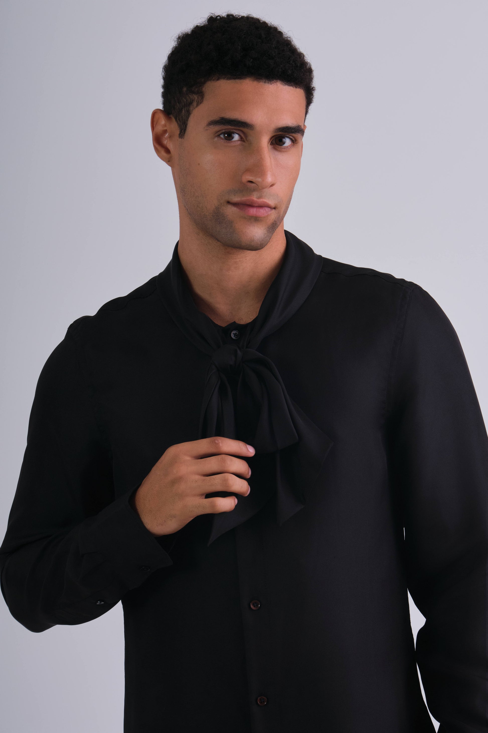 Slim Solid Bow Tie Shirt Black / M