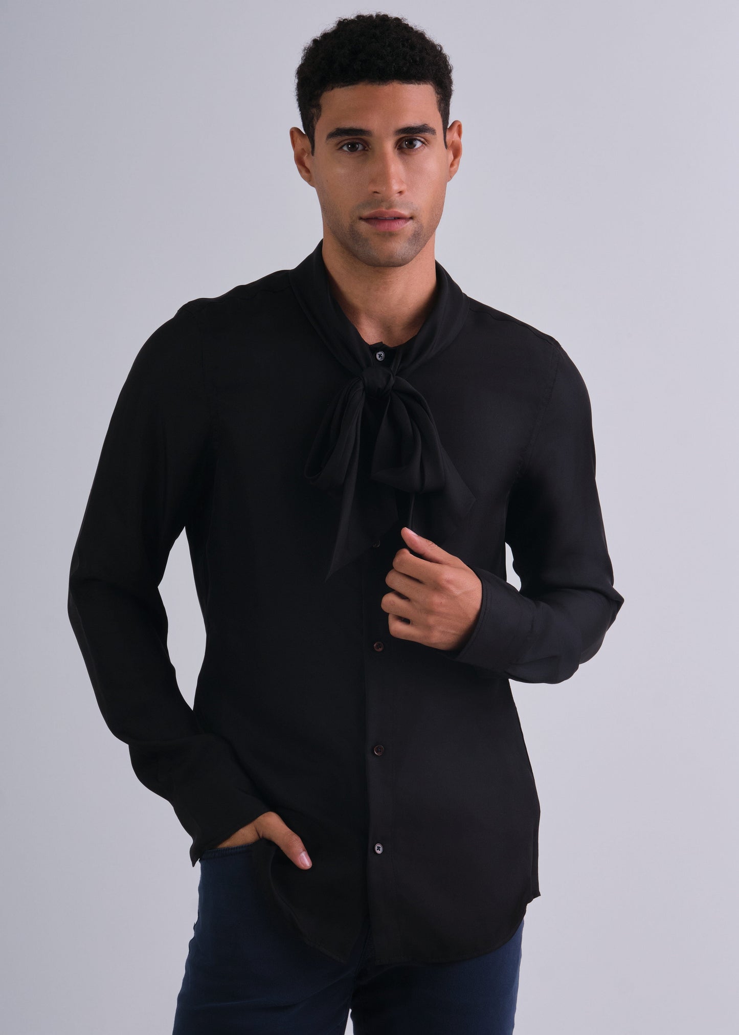 Slim Solid Bow Tie Shirt Black / M