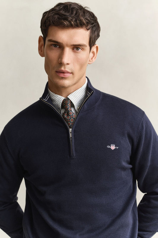 GANT Classic Cotton Half Zip – Evening Blue – close-up on model