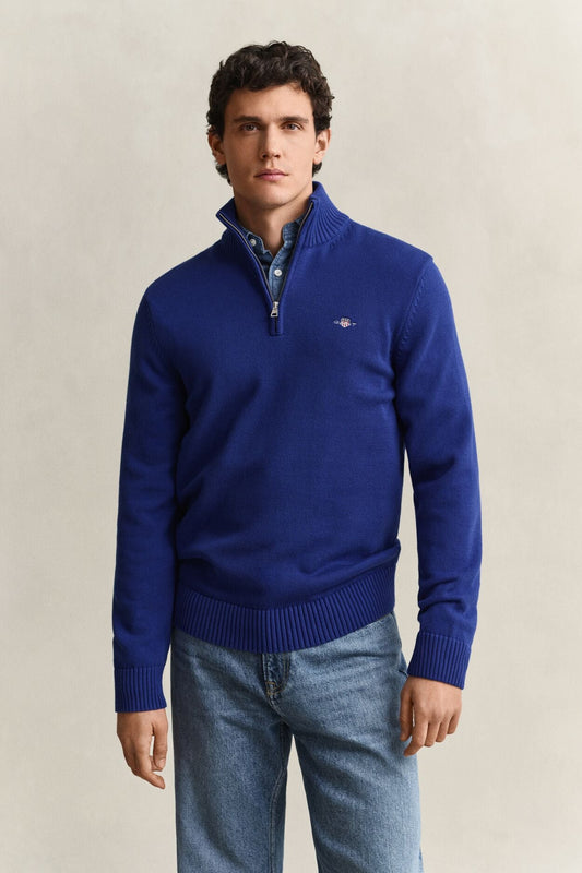 GANT Classic Cotton Half Zip – Crisp Blue – on model, front view