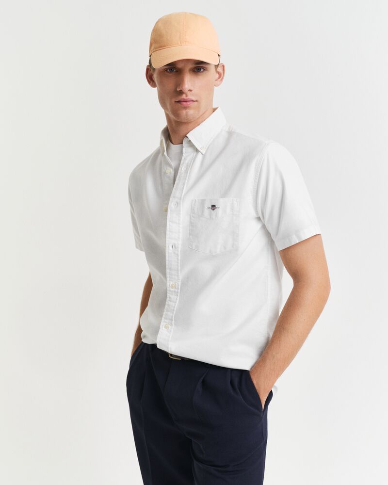 Regular Fit  Classic  Oxford Short Sleeve Shirt