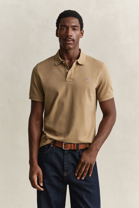 GANT Regular Shield Short sleeve Pique Polo – Light Taupe – on model, front view