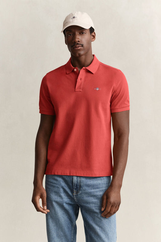GANT Regular Shield Short sleeve Pique Polo – Maple Fire – on model, front view