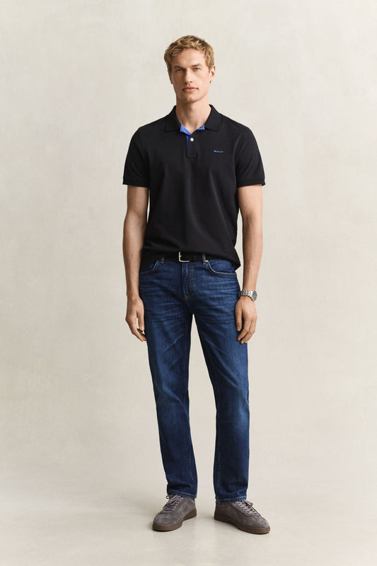 GANT Regular Jeans – Mid Blue Worn In – on model, front view